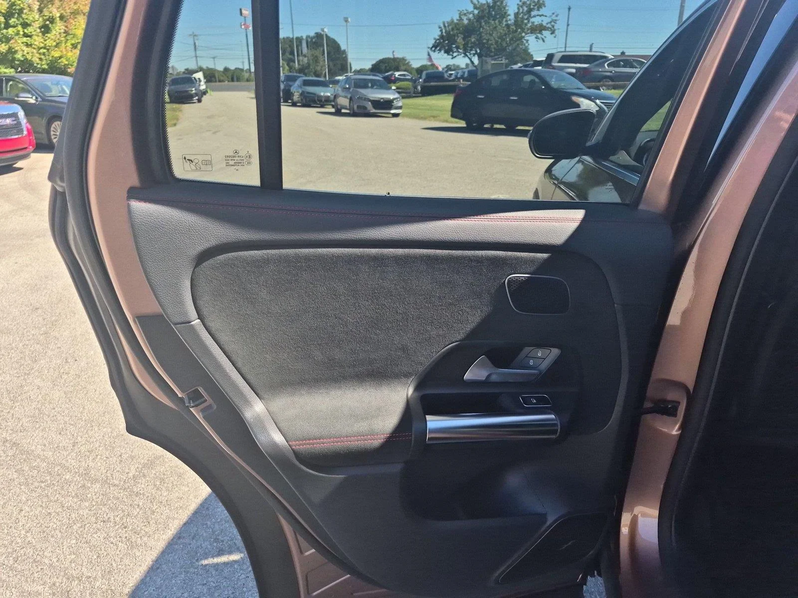 Used 2021 Rose Gold Metallic Mercedes-Benz GLA 250 image 29