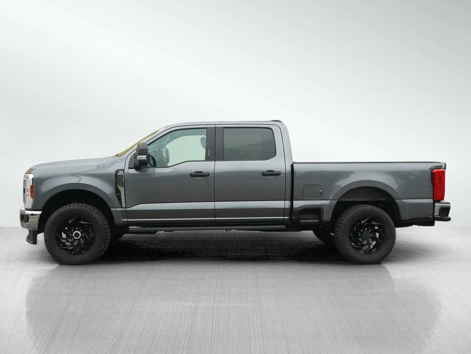 Used 2024 Ford F-250 Super Duty XLT with VIN 1FT8W2BM1RED28699 for sale in Burnsville, Minnesota