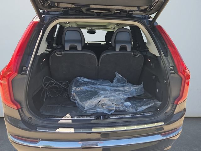 Used 2023 Onyx Black Metallic Volvo Plus Bright Theme image 14