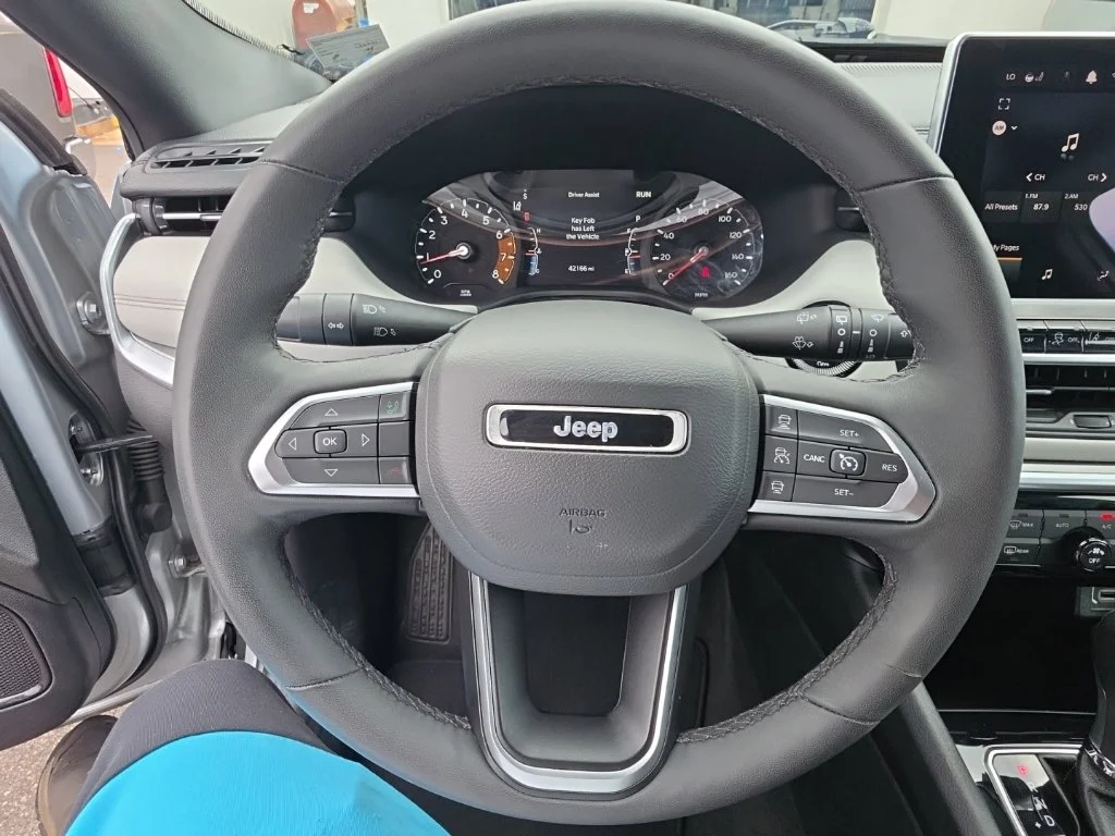 Used 2025 Silver Jeep Limited image 13