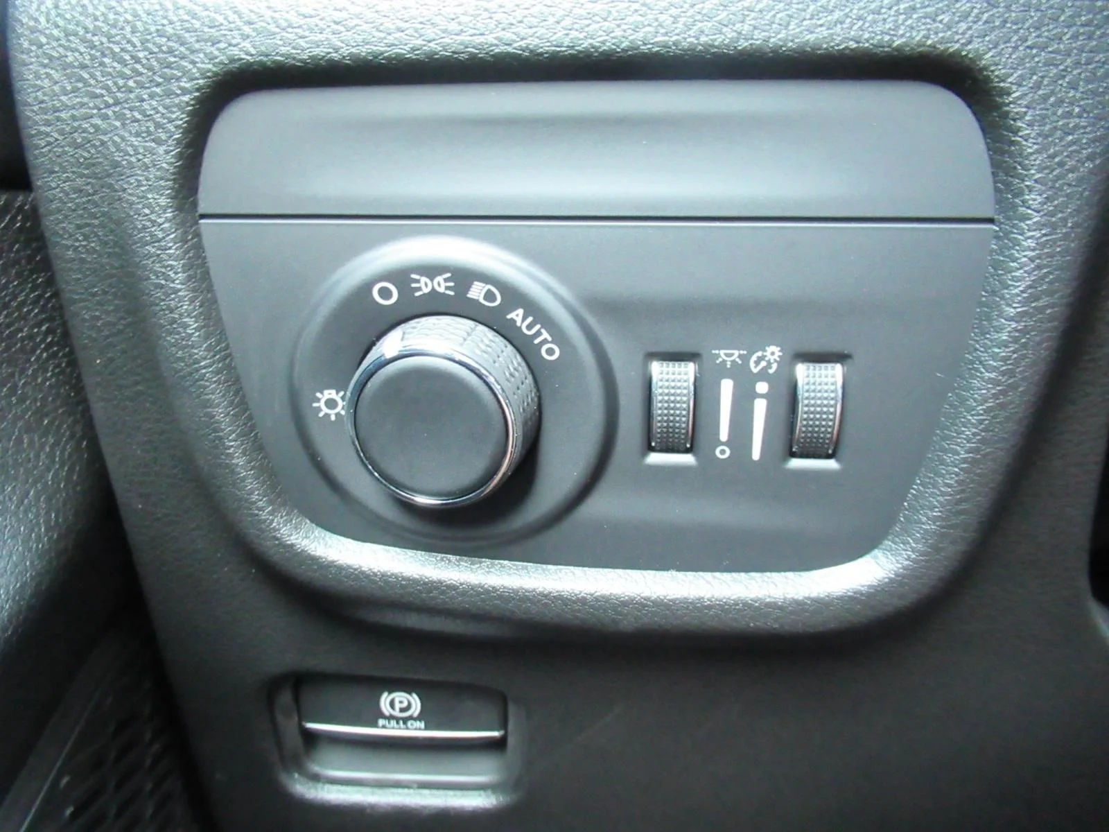 New 2026 Baltic Gray Metallic Clear-Coat Exterior Paint Jeep Laredo X image 22