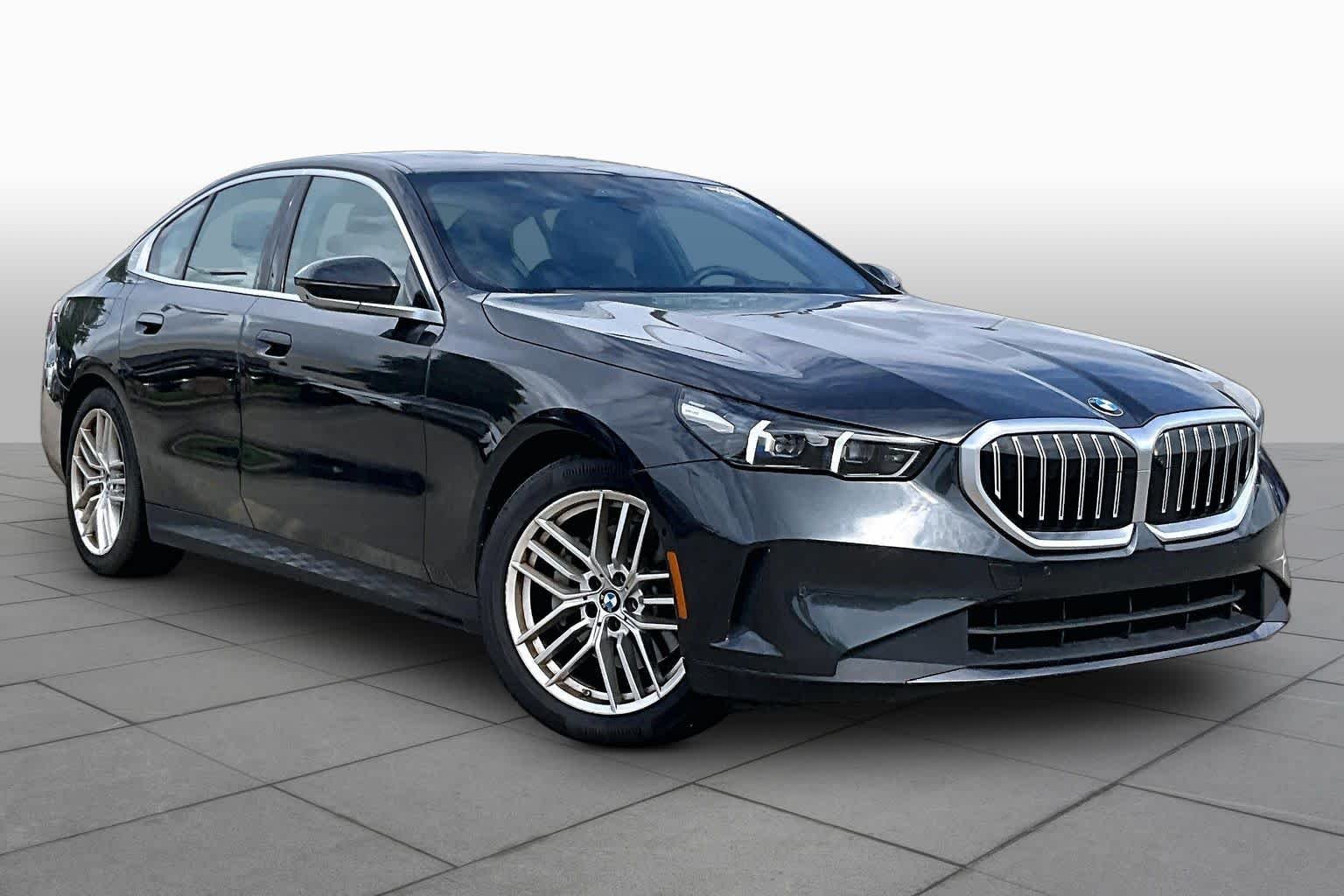 Used 2025 Dark Graphite Metallic BMW 530i image 3