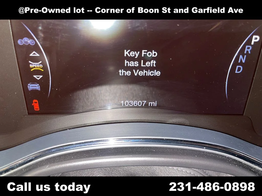 Used 2018 Red Jeep Altitude image 22