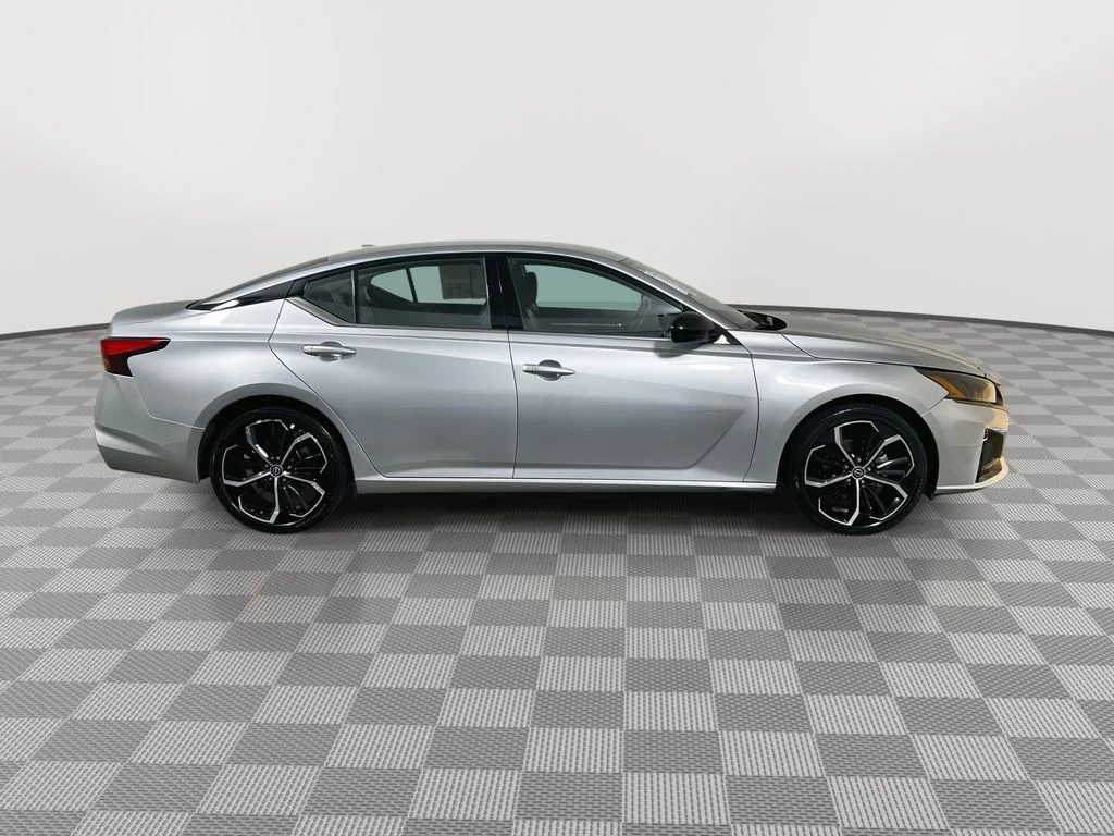 Certified Used 2024 Silver Nissan 2.5 SR image 9
