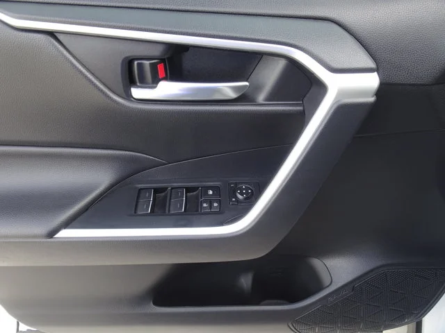 Used 2024 Ice Toyota XLE image 8