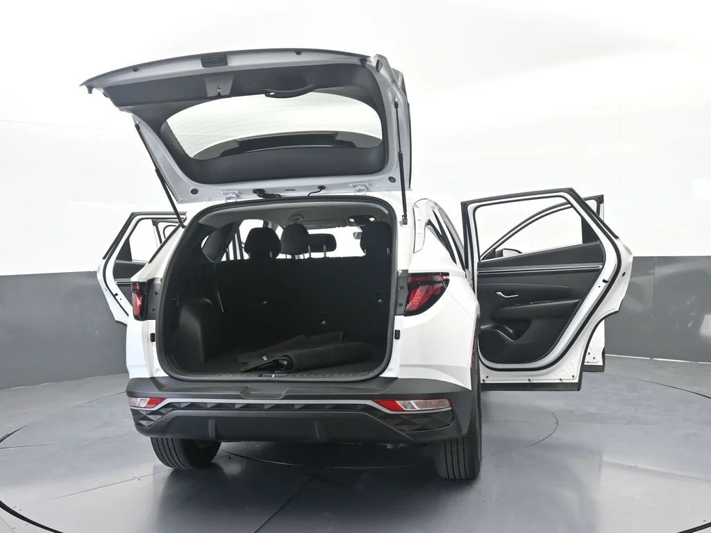 Used 2024 White Pearl Hyundai SE image 67