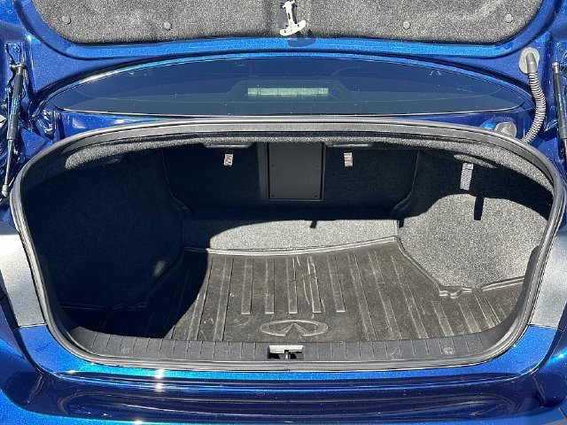 Used 2020 Silver INFINITI Sport image 10