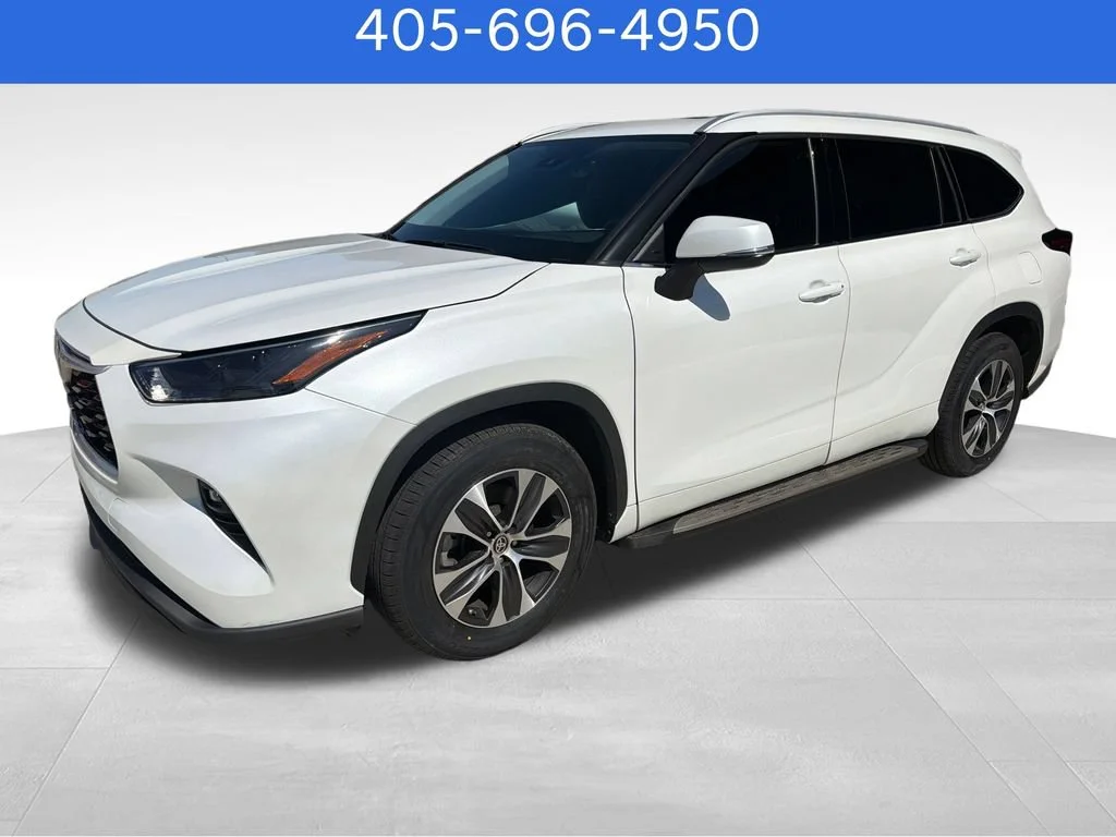 Pre-Owned 2022 Toyota Highlander XLE