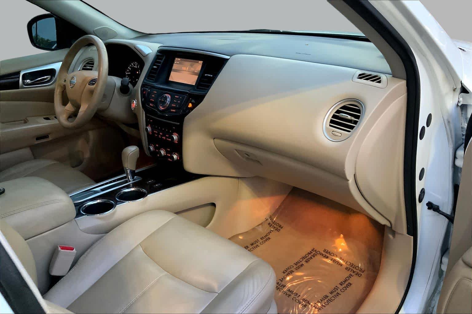 Used 2014 Moonlight White Nissan SL image 18