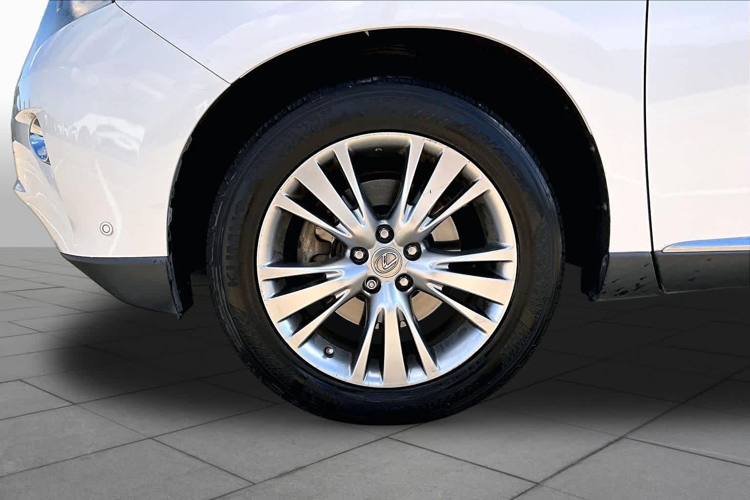 Used 2013 Starfire Pearl Lexus  image 11