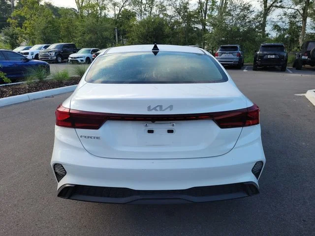 Used 2024 White Kia LXS image 8