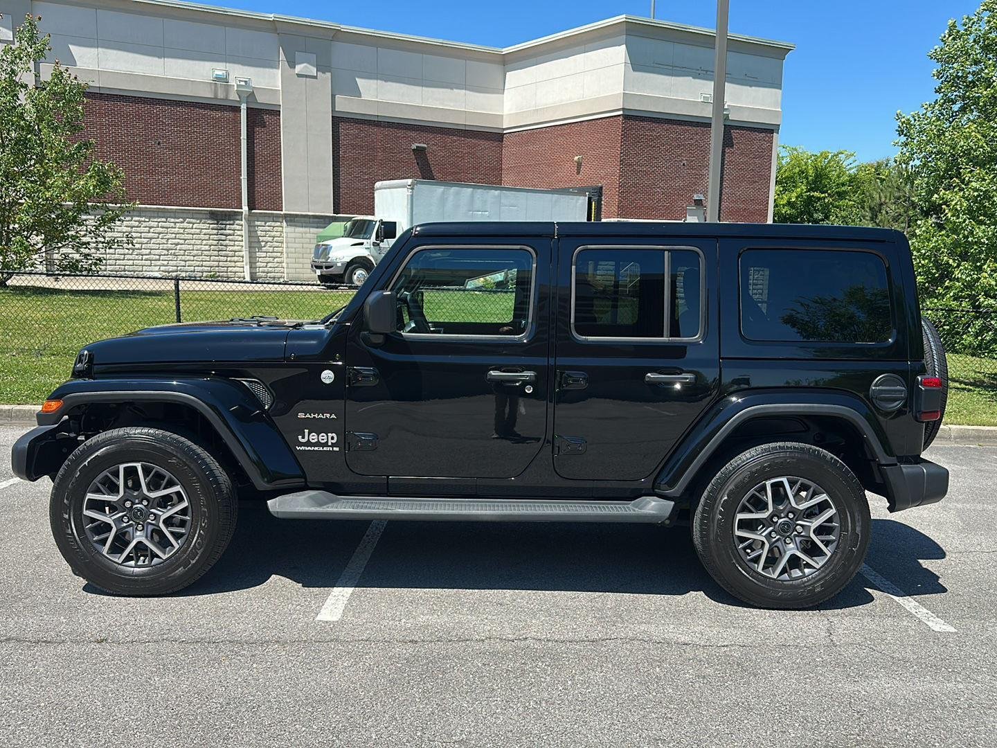 Used 2024 Black Clearcoat Jeep Sahara image 2
