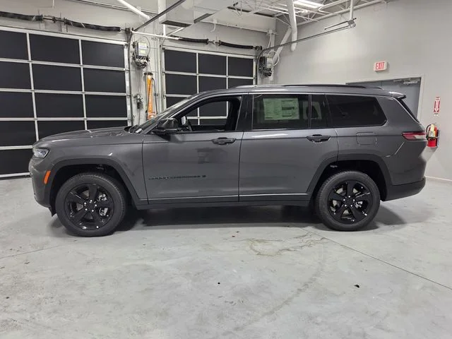 New 2026 Baltic Gray Metallic Clear-Coat Exterior Paint Jeep Limited image 4