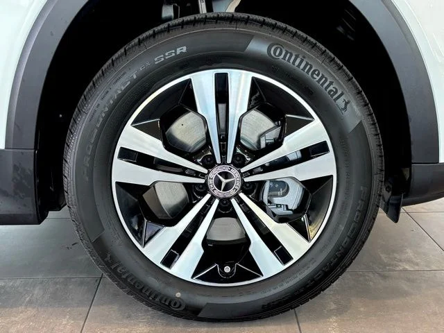 New 2026 White Mercedes-Benz GLB 250 image 31