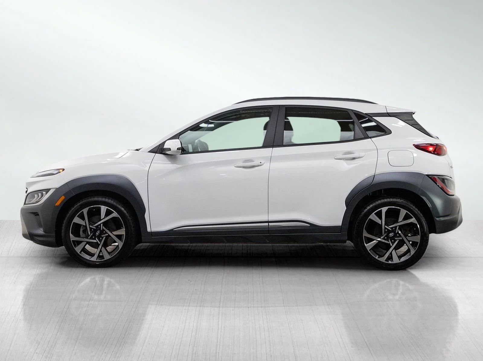 Used 2023 Hyundai Kona Limited with VIN KM8K5CA34PU930907 for sale in Wayzata, Minnesota