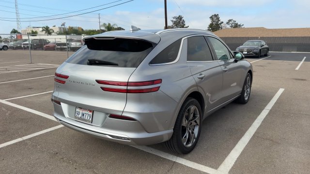 Certified Used 2025 Silver Genesis Advanced image 9