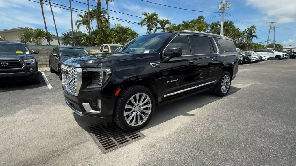 Used 2022 Onyx Black GMC Denali image 4