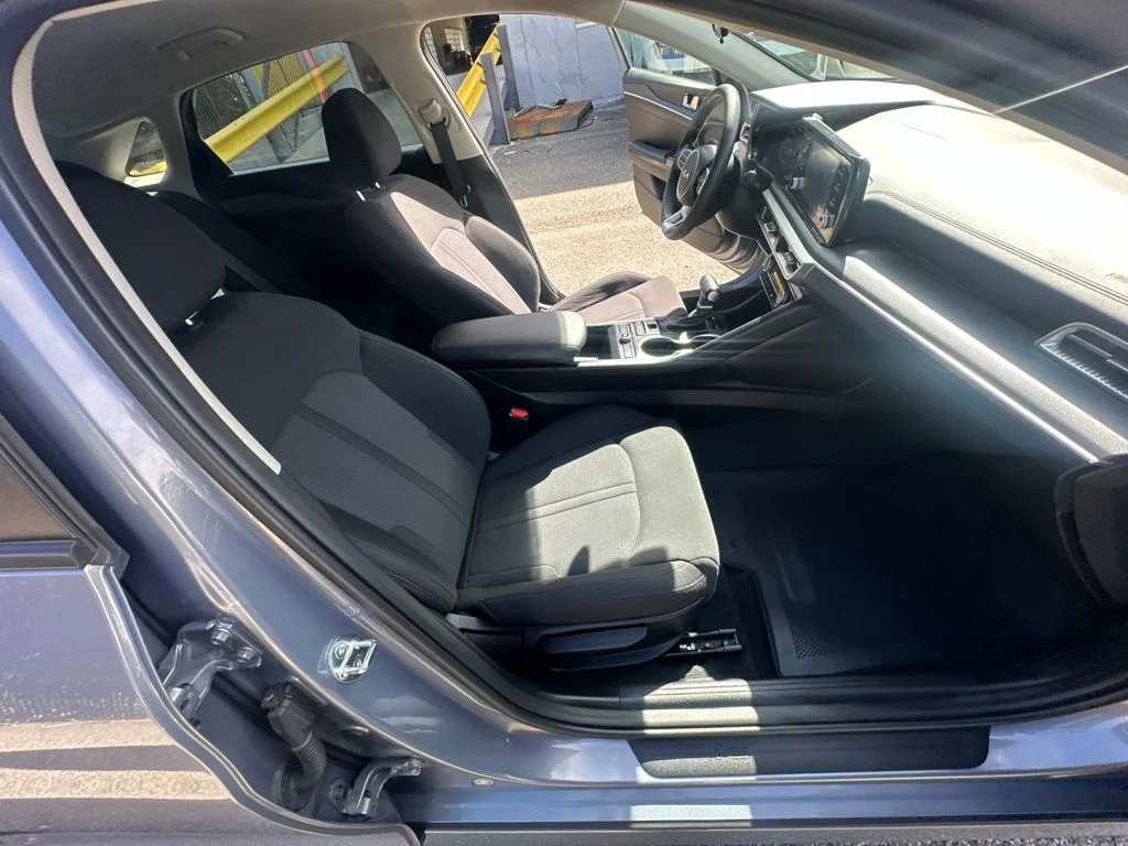 Used 2024 Silver Kia LXS image 34
