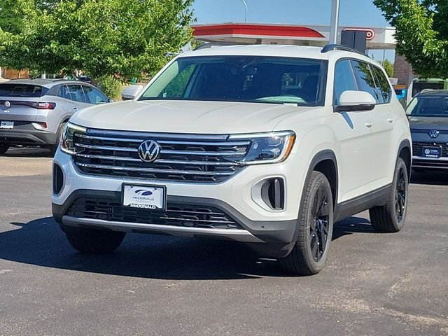 New 2026 White/off-white Volkswagen SE w/Technology image 1