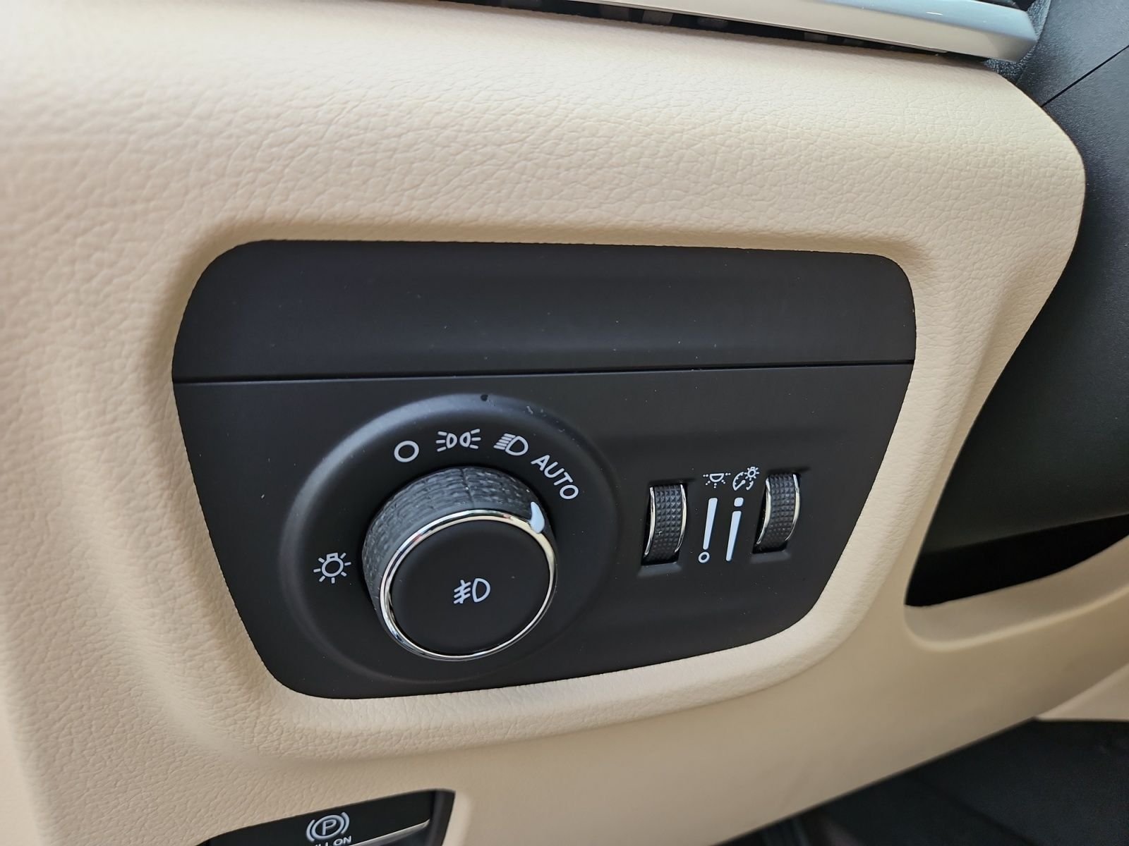 Used 2023 Black Jeep Limited image 23