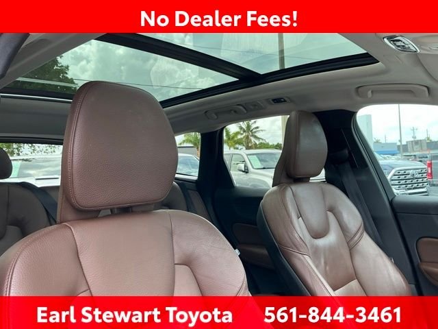 Used 2019 White Volvo T5 Momentum image 42