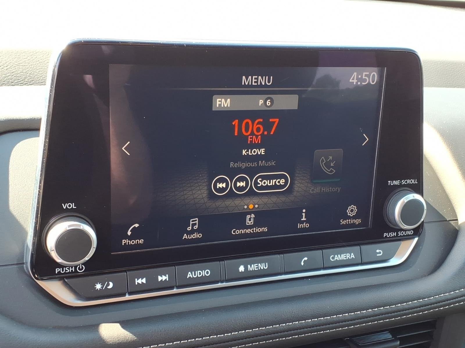 Used 2025 Glacier White Nissan S image 20