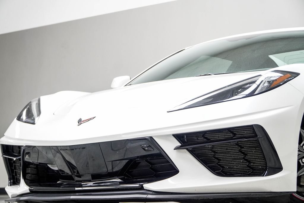 Used 2023 White Chevrolet Stingray image 3