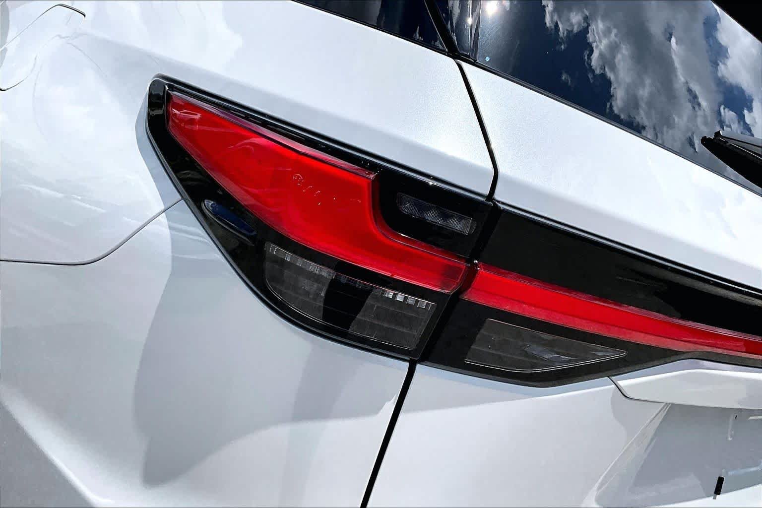 Used 2026 Wind Chill Pearl Lexus F SPORT Handling image 29