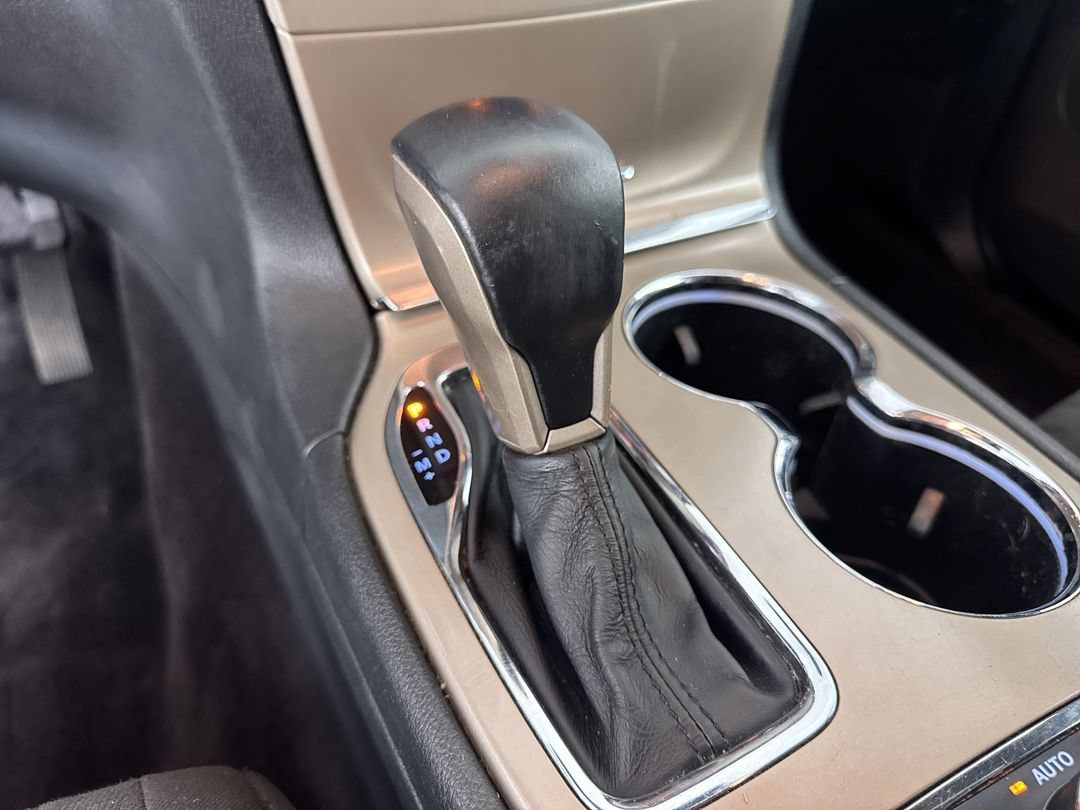 Used 2016 Billet Silver Clearcoat Metallic Jeep Laredo image 20