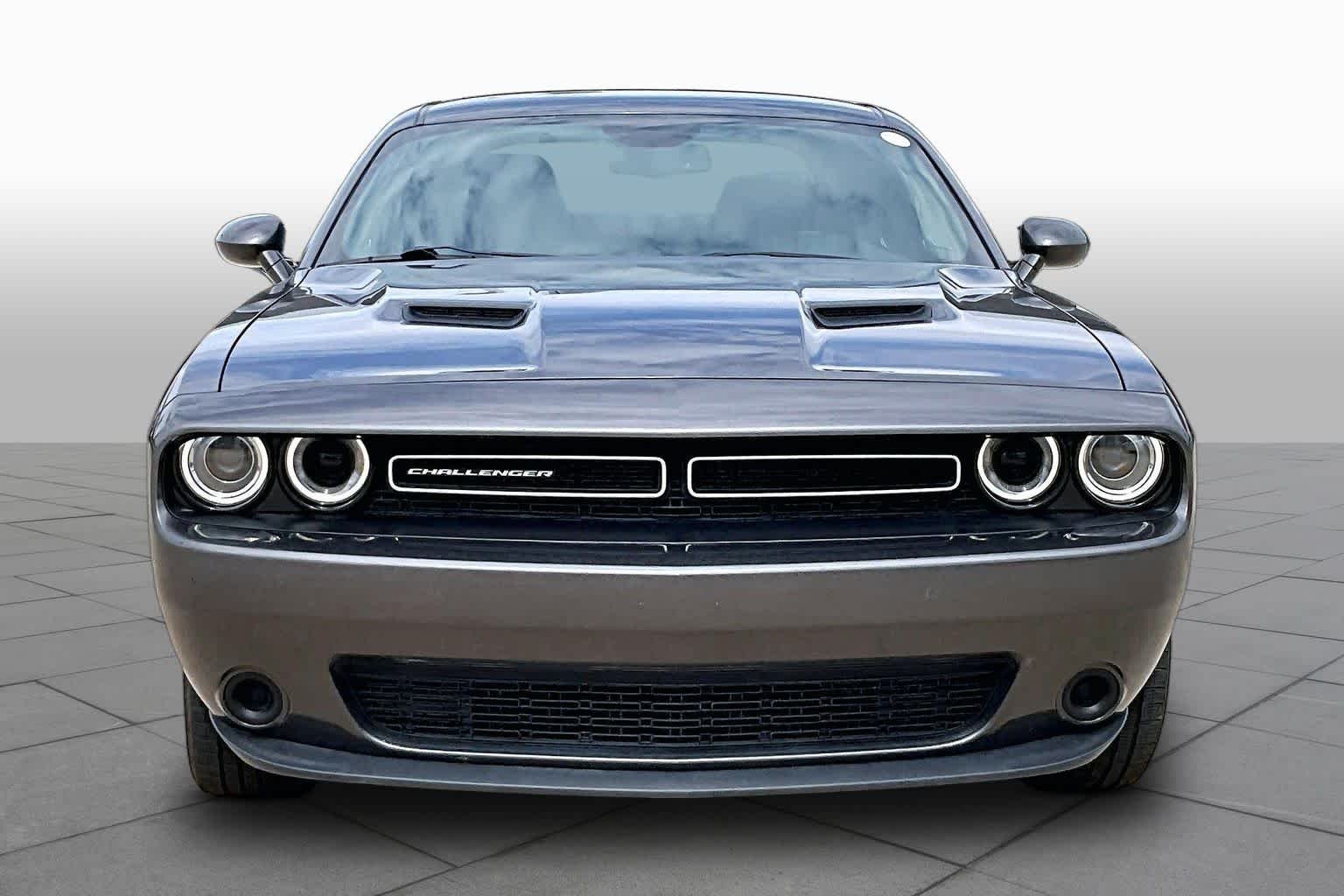 Used 2019 Granite Pearlcoat Dodge SXT image 3