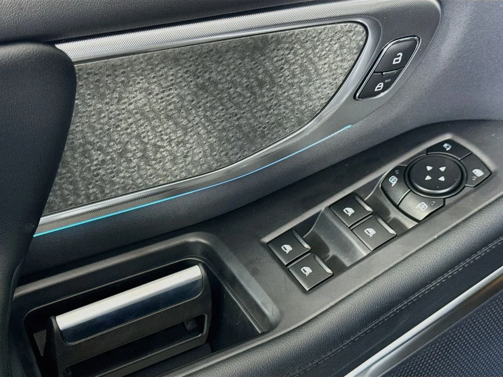 New 2027 Glacier Gray Metallic Tri-Coat Ford Tremor® image 18