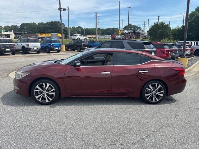 Used 2016 Red Nissan Platinum image 5