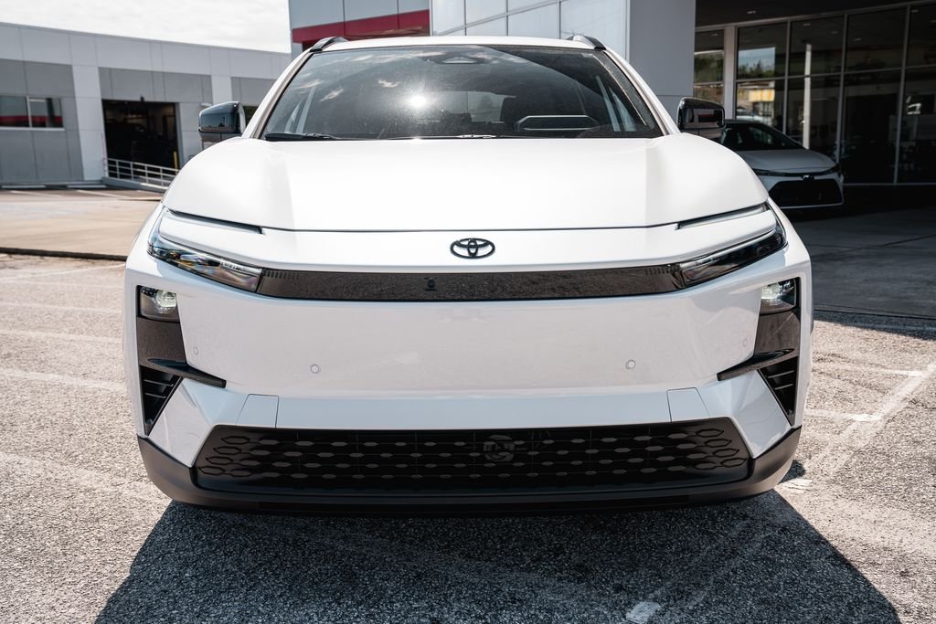 New 2026 Wind Chill Pearl <sup>1</sup> Toyota  XSE image 2