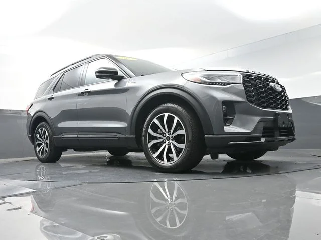 Used 2025 Gray Ford ST-Line image 31