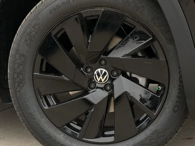 New 2026 Black Volkswagen 2.0T SE w/Technology image 7