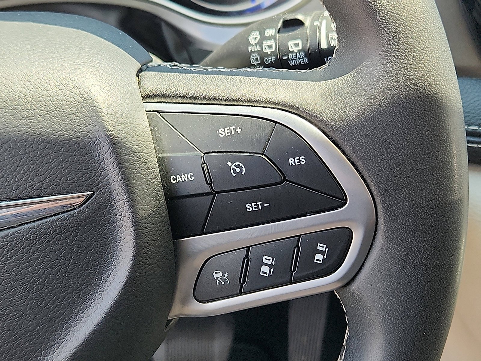 Used 2024 Brilliant Black Crystal Pearlcoat Chrysler Hybrid Select image 22