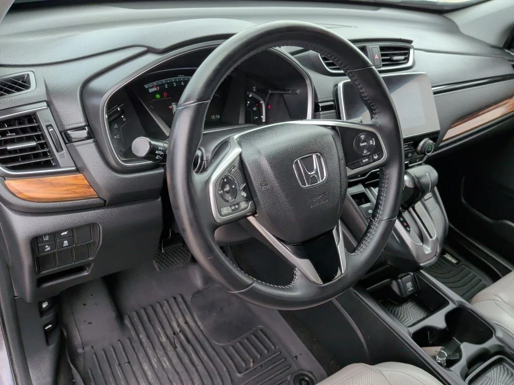 Used 2018 Lunar Silver Metallic Honda Touring image 13
