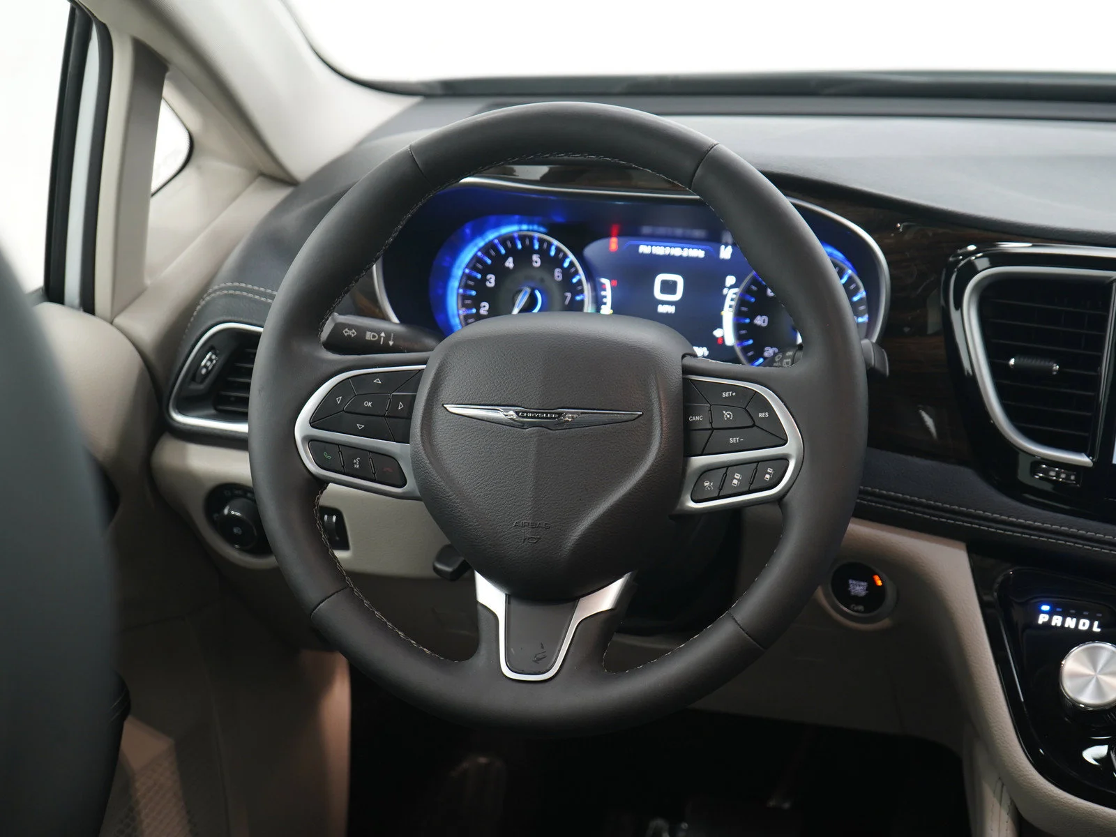 Used 2024 Bright White Clearcoat Chrysler Limited image 17