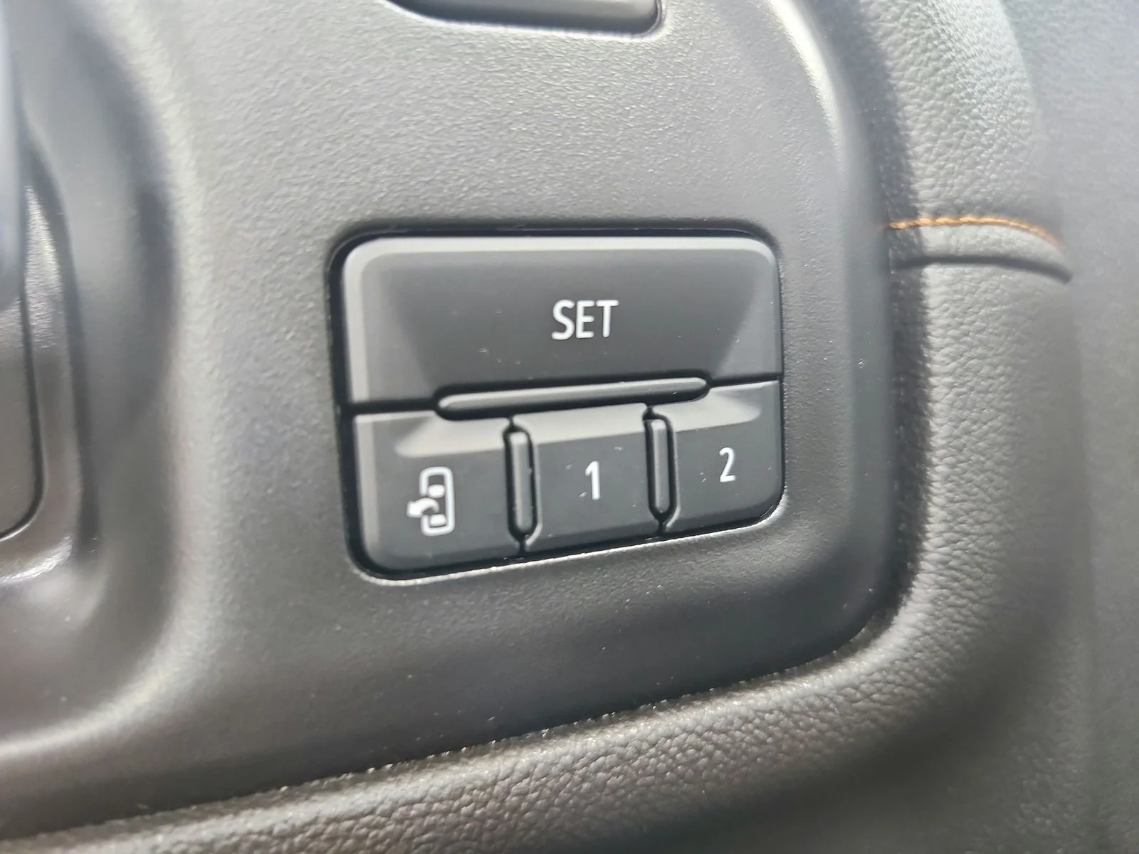 Used 2022  GMC AT4 image 21