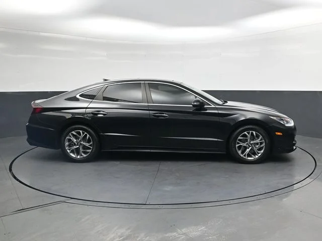 Used 2020 Black Hyundai SEL image 3