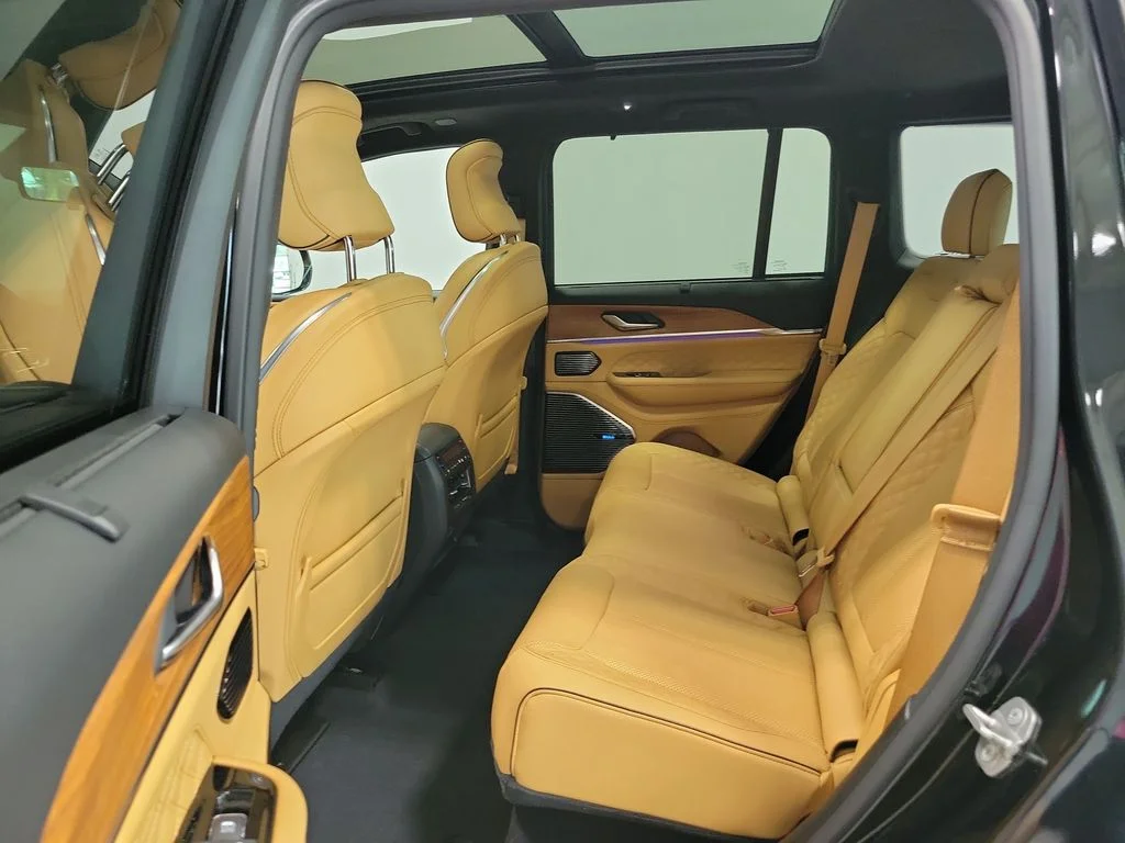 Used 2023 Black Jeep Summit Reserve image 25