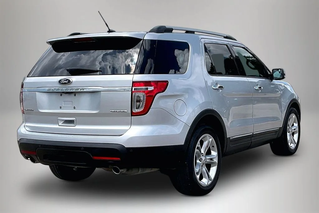 Used 2013 Silver Ford Limited image 5
