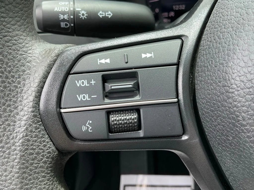Used 2023  Honda LX image 39