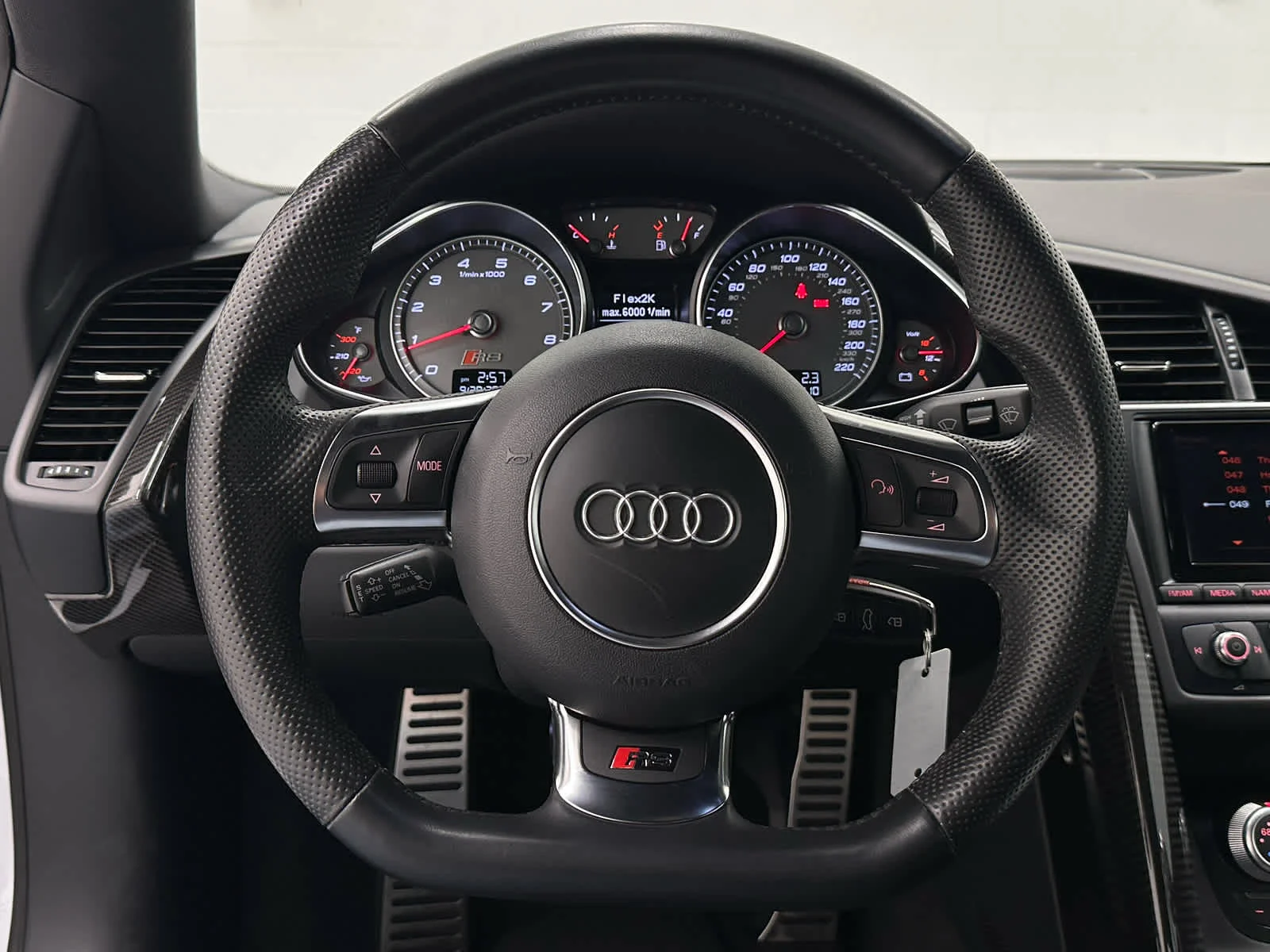Used 2015 Ibis White Audi V8 image 18