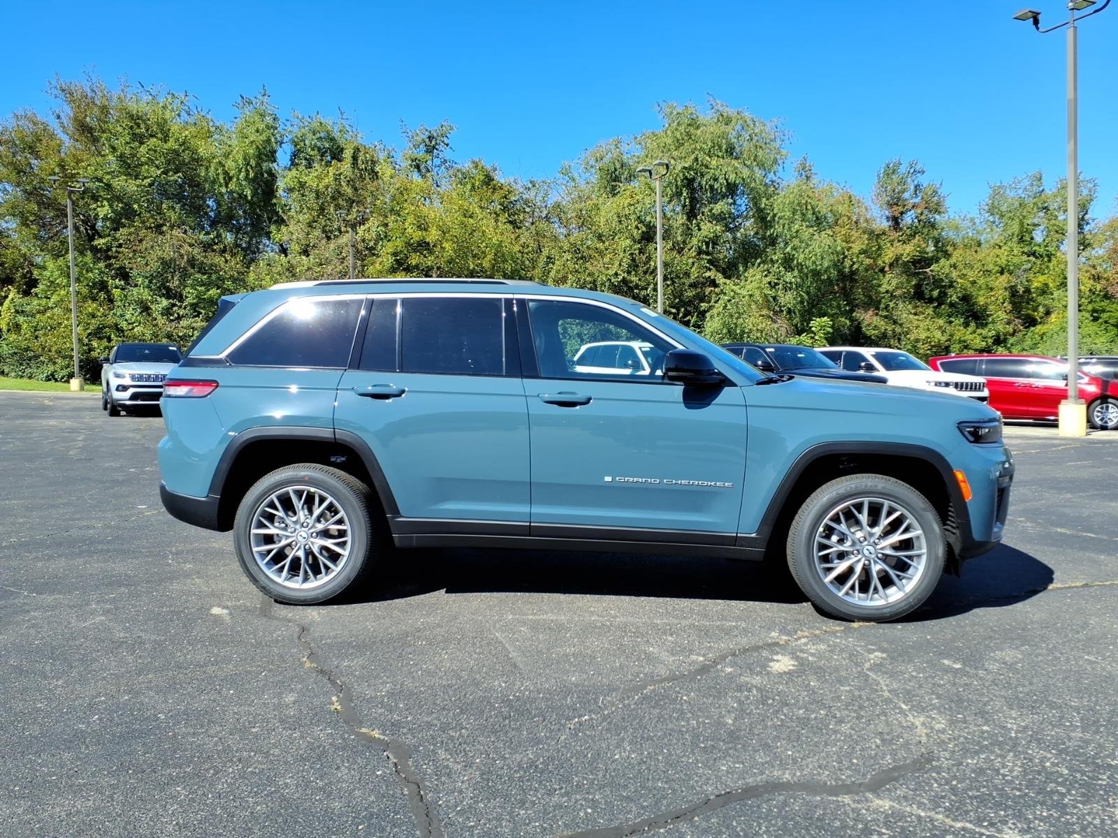 New 2027 Steel Blue Paint Jeep Limited image 8