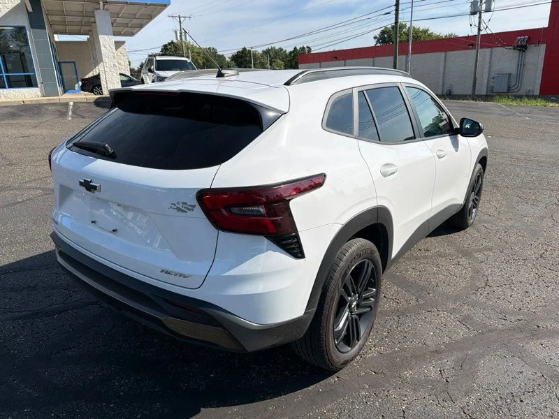 Used 2025 White Chevrolet ACTIV image 7