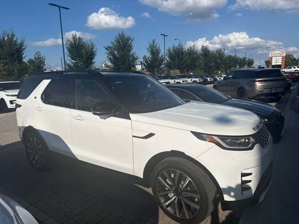 Used 2023 Fuji White Land Rover S R-Dynamic image 3