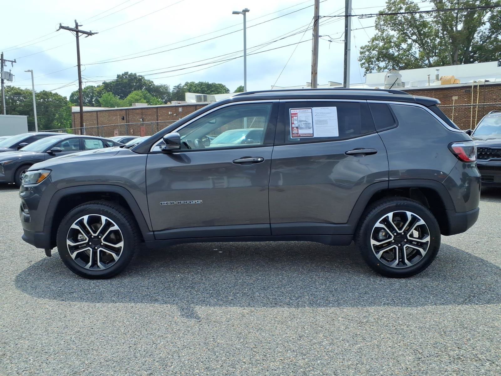 Used 2022 Granite Crystal Metallic Clearcoat Jeep Limited image 21
