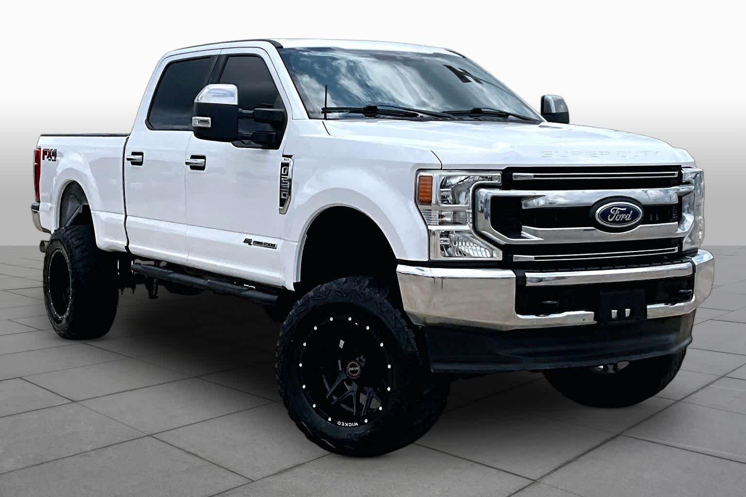 Used 2022 Oxford White Ford XLT image 3