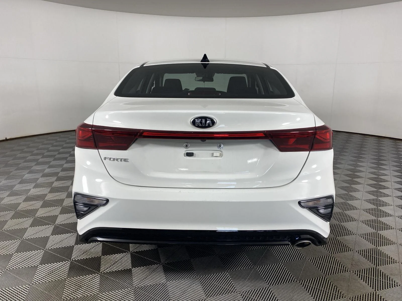 Used 2020 Clear White Kia LXS image 6